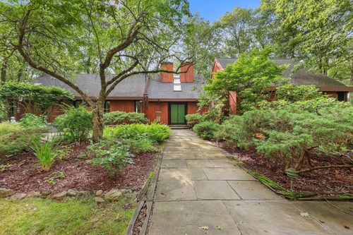 22 Blackberry Drive E, Stamford, CT, 06903 | Card Image