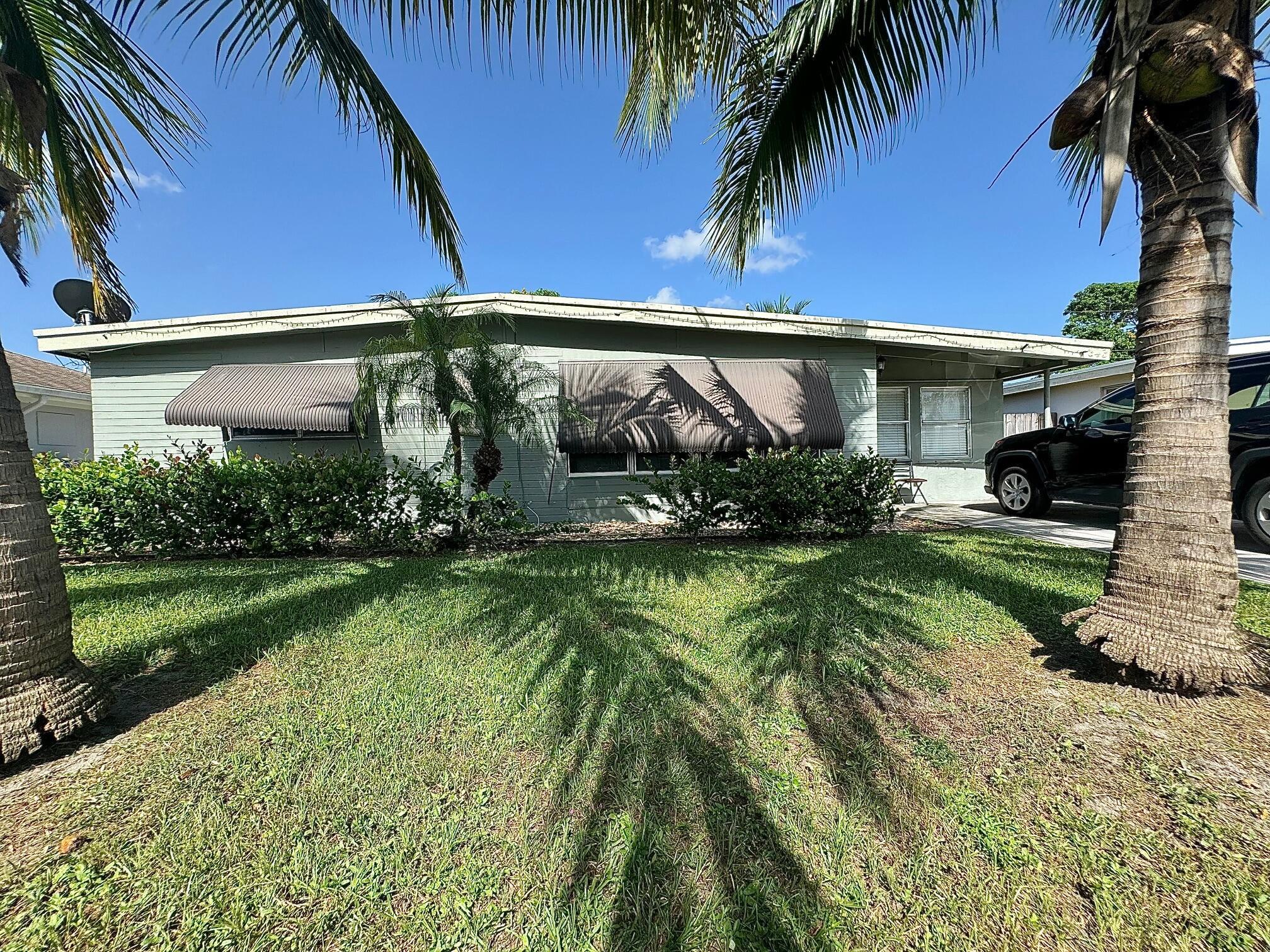 Hibiscus Dr, Royal Palm Beach, FL 33411