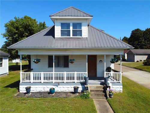 813 41st St, Vienna, WV, 26105-2835 | Card Image