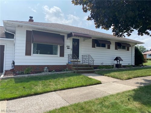 5653 Cumberland Dr, Garfield Heights, OH, 44125-3559 | Card Image