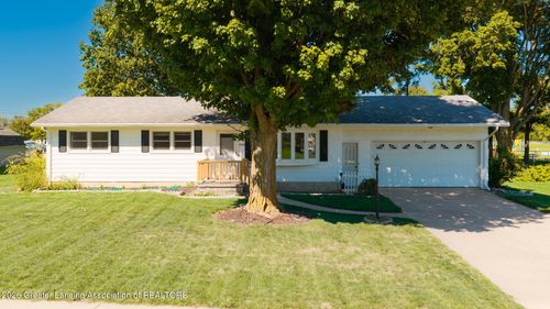 7520 Williamsburg Rd, Lansing, MI, 48917-9690 | Card Image