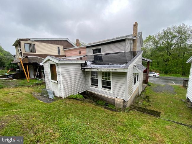 622 E Front St, Home with 2 bedrooms, 2 bathrooms and null parking in LANSFORD PA | Image 4