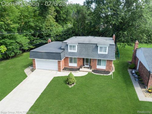 26207 Meadowbrook Way, Lathrup Village, MI, 48076-4413 | Card Image