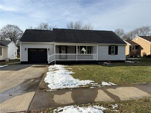 916 Oak St Nw, New Philadelphia, OH, 44663-1735 | Card Image