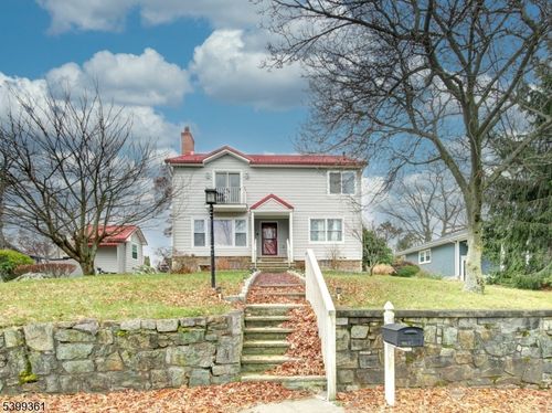 2 Papakating Rd, Hopatcong, NJ, 07843-1420 | Card Image