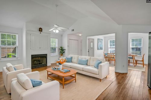 9 Twin Oaks Cir, Columbia, SC, 29209-4240 | Card Image