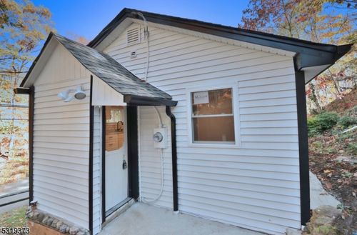 8 Apple Trl, Oak Ridge, NJ, 07438-9770 | Card Image