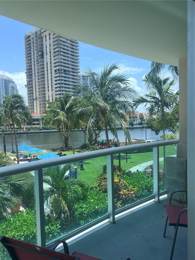 APT-207 - 19390 Collins Ave, Condo with 2 bedrooms, 2 bathrooms and null parking in Sunny Isles Beach FL | Image 13