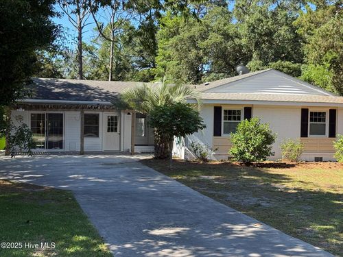 106 Cape Fear Dr, Southport, NC, 28461-4102 | Card Image