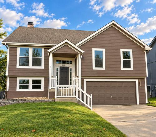 1005 N Clinton St, Olathe, KS, 66061-6363 | Card Image