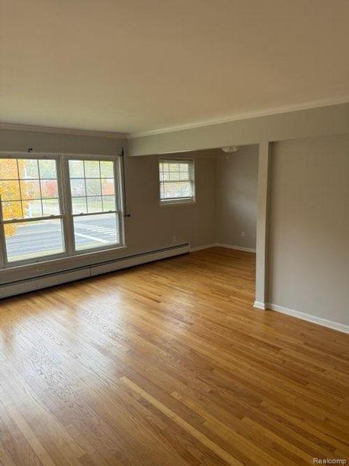 2503 W 13 Mile Rd, Royal Oak, MI, 48073-3055 | Card Image