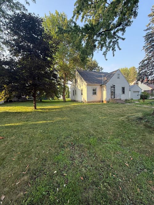 523 E 11th St, Gibbon, MN, 55335-3135 | Card Image
