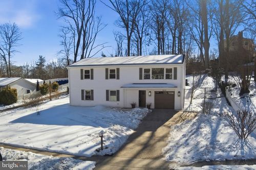 8615 Kerry Ln, SPRINGFIELD, VA, 22152-3204 | Card Image