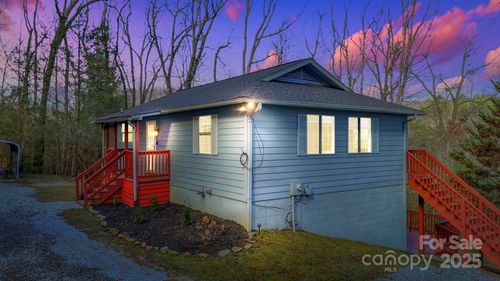 124 Flat Creek Rd, Lake Toxaway, NC, 28747-9301 | Card Image