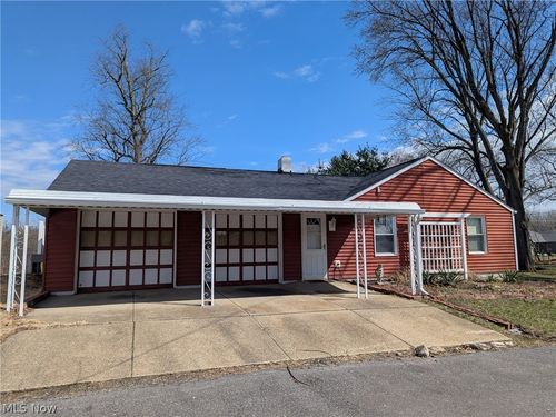 686 Portage Lakes Dr, Coventry Township, OH, 44319-1527 | Card Image