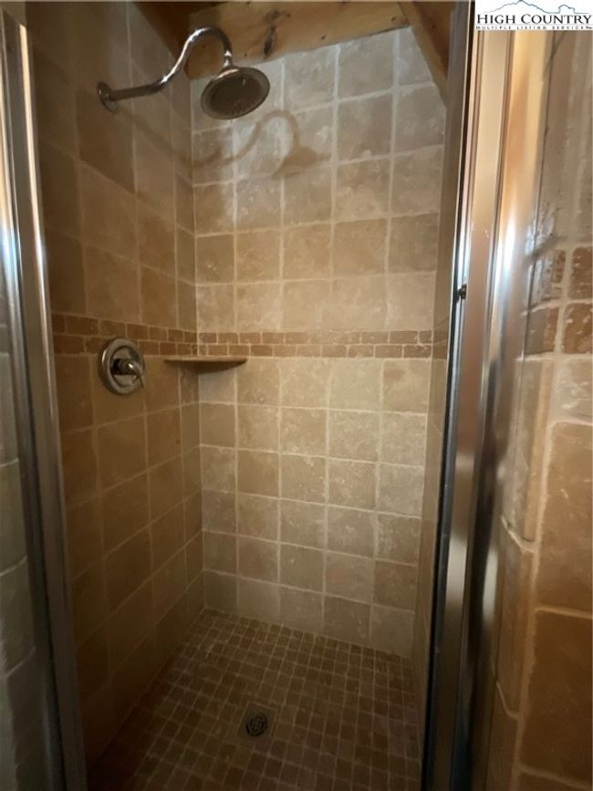 Intricate tile detail in shower | Image 12