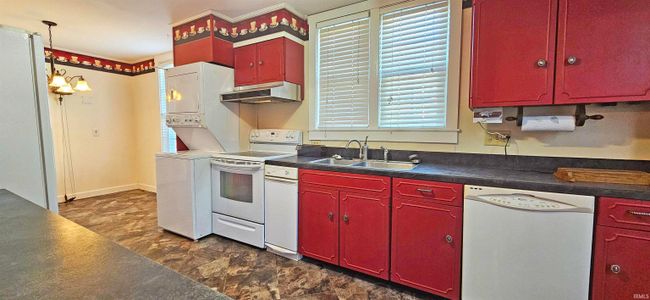 131 N Cherry St, House other with 3 bedrooms, 2 bathrooms and null parking in Mount Carmel IL | Image 20