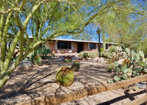 7241 N San Pasquale Ave, Tucson, AZ, 85704-1950 | Card Image