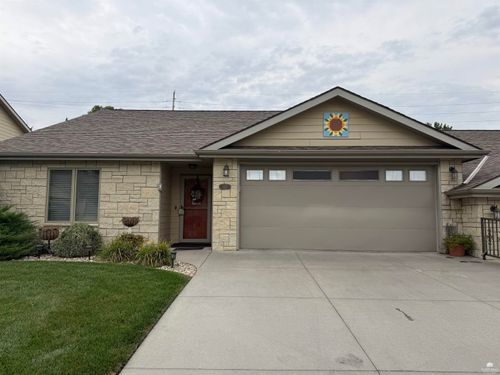925 Newfoundland Dr, Manhattan, KS, 66503-8816 | Card Image