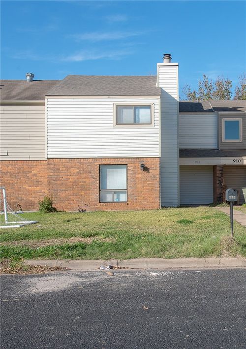 912 Navidad St, Bryan, TX, 77801-2817 | Card Image