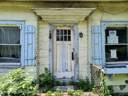 69 North Rd, Highland, NY, 12528-1016 | Card Image