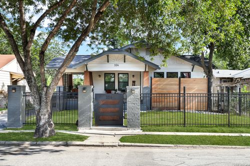 324 Hammond Ave, San Antonio, TX, 78210-3033 | Card Image