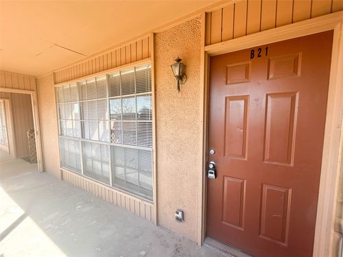 b21-800 N Clay St, Ennis, TX, 75119-2927 | Card Image