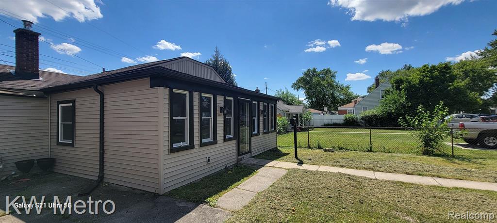 Richmond Ave, Lincoln Park, MI 48146