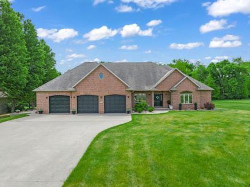 2230 Oakwood Rd, Fort Dodge, IA, 50501-8782 | Card Image