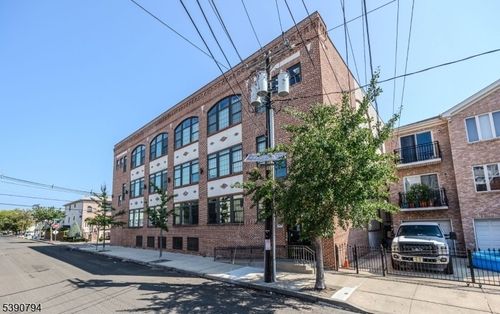 1a-88 Saint Francis St, Newark, NJ, 07105-3586 | Card Image