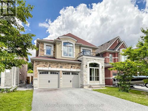 664 Mcgregor Farm Trail, Newmarket, ON, L3X0H3 | Card Image