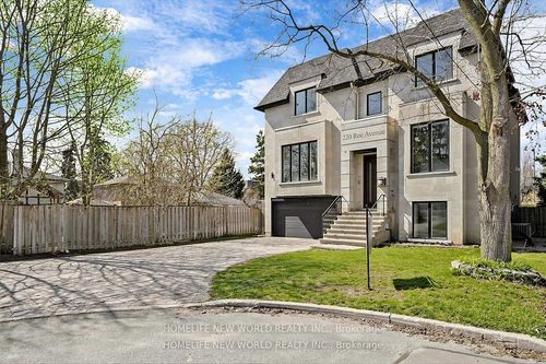 220 Roe Ave, North York, ON, M5M2J4 | Card Image