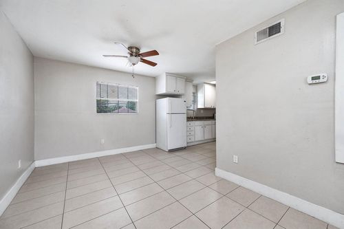 apt-10-1711 Fourcade St, Houston, TX, 77023-3652 | Card Image