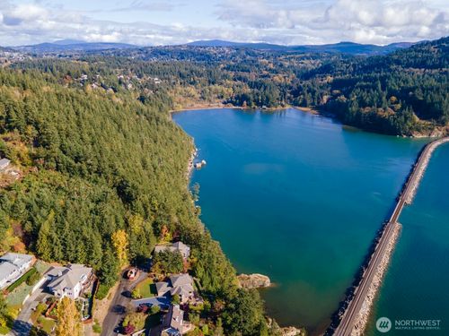 417 Arbutus Pl, Bellingham, WA, 98225-8703 | Card Image