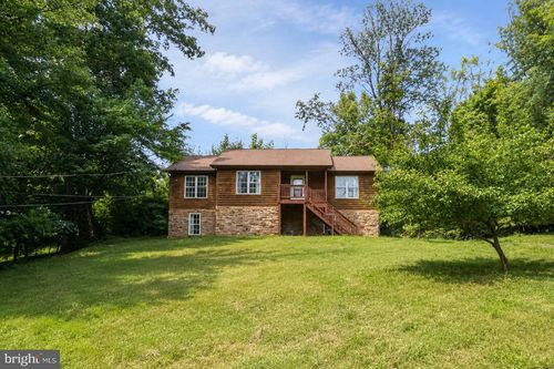 368 Freeze Rd, LINDEN, VA, 22642-5526 | Card Image