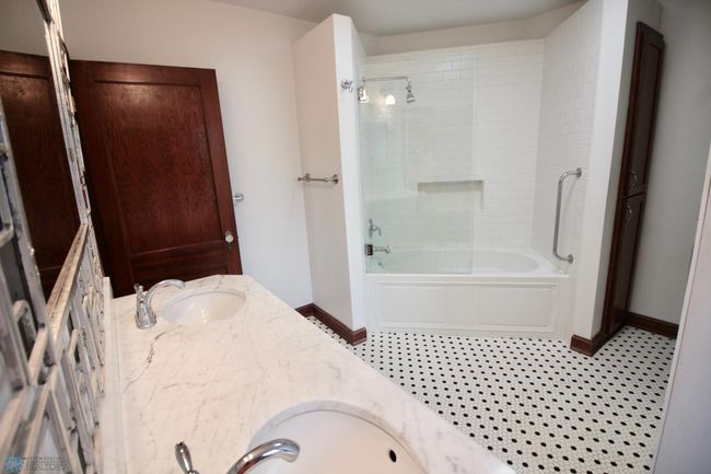 Primary bath | Image 43