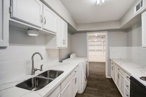 819-353 N Post Oak Ln, Houston, TX, 77024-5961 | Card Image