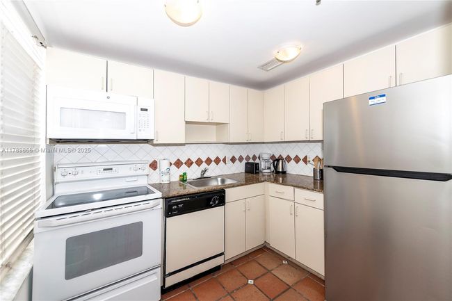 APT-203 - 918 Ocean Dr, Condo with 0 bedrooms, 1 bathrooms and null parking in Miami Beach FL | Image 7