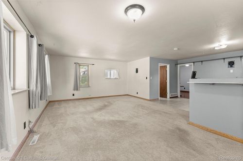 2615 Culbertson Ave, Rochester Hills, MI, 48307-4680 | Card Image