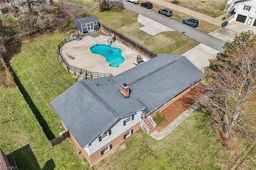 660 S Peace Haven Rd, Winston Salem, NC, 27103-7004 | Card Image