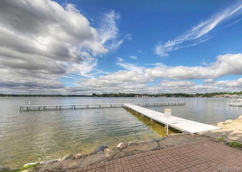 421 Village Dr, Walled Lake, MI, 48390-3550 | Card Image