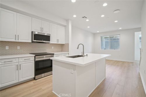 154 Balsawood, Tustin, CA, 92780-4614 | Card Image