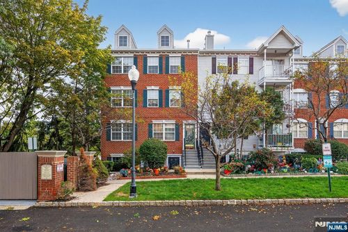 42 Vaughan Dr, Newark, NJ, 07103-3460 | Card Image
