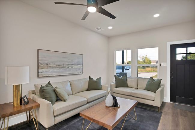 205 E South St, House other with 3 bedrooms, 2 bathrooms and null parking in Itasca TX | Image 37