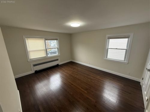 32 Dunwoodie St, Yonkers, NY, 10704-2608 | Card Image