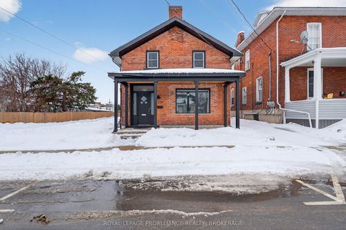 118 East St, Napanee, ON, K7R1S6 | Card Image