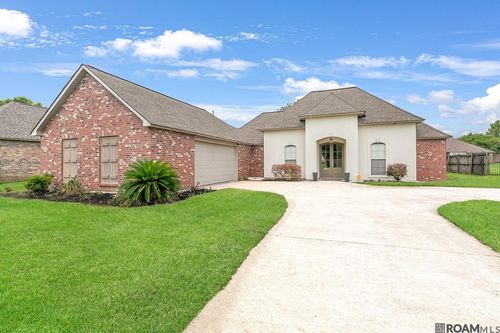 4001 Moss Trail Dr, Zachary, LA, 70791-7303 | Card Image