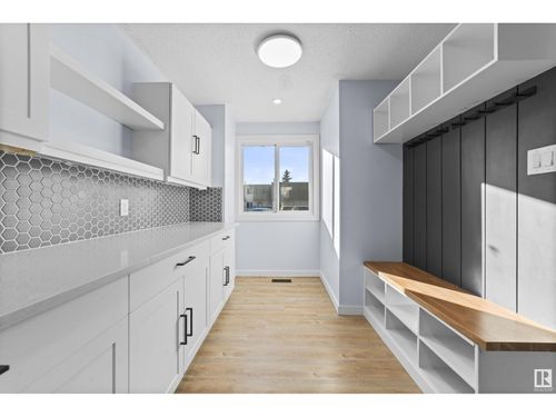 115 Cornell Crt Nw, Edmonton, AB, T5C3C3 | Card Image