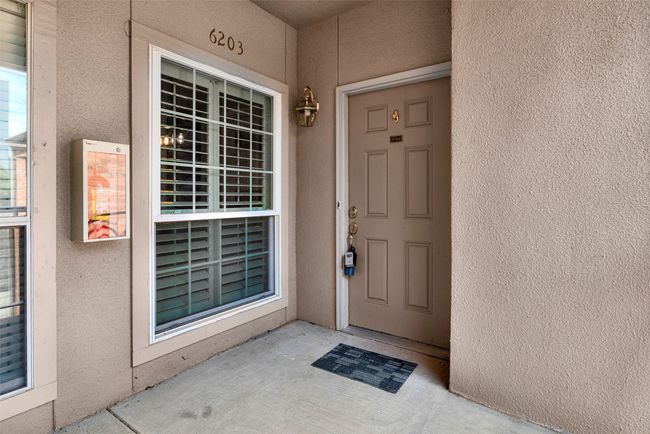Doorway to property featuring stucco siding | Image 4