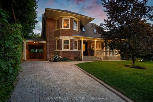 207 Ellis Ave, Toronto, ON, M6S2X4 | Card Image